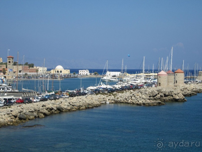 В поездках по острову Родос.