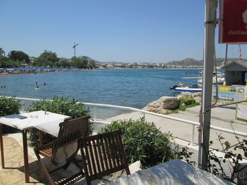 В поездках по острову Родос.