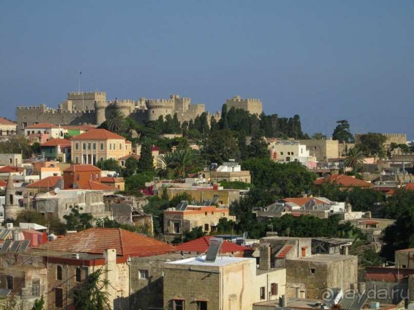 В поездках по острову Родос.