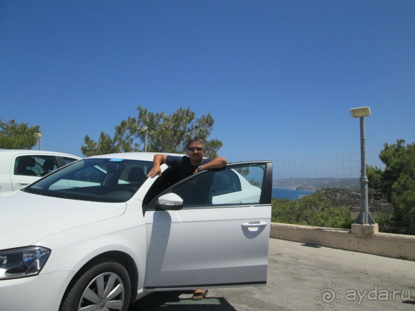 В поездках по острову Родос.