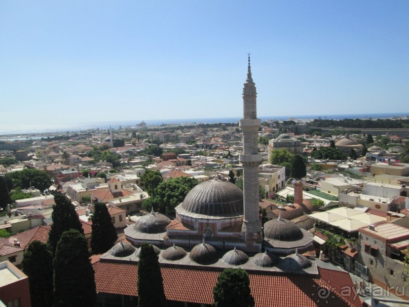 В поездках по острову Родос.