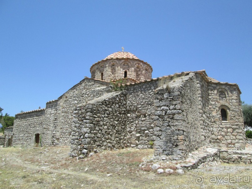 В поездках по острову Родос.