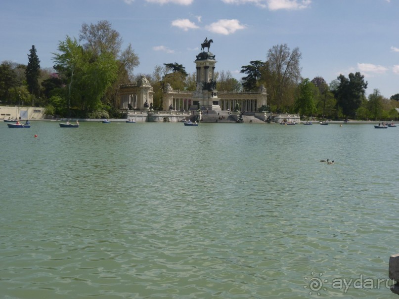 Уютный парк Мадрида Уютный парк Мадрида