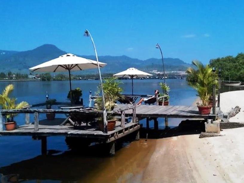 Natural Bungalows Restaurant And Bar