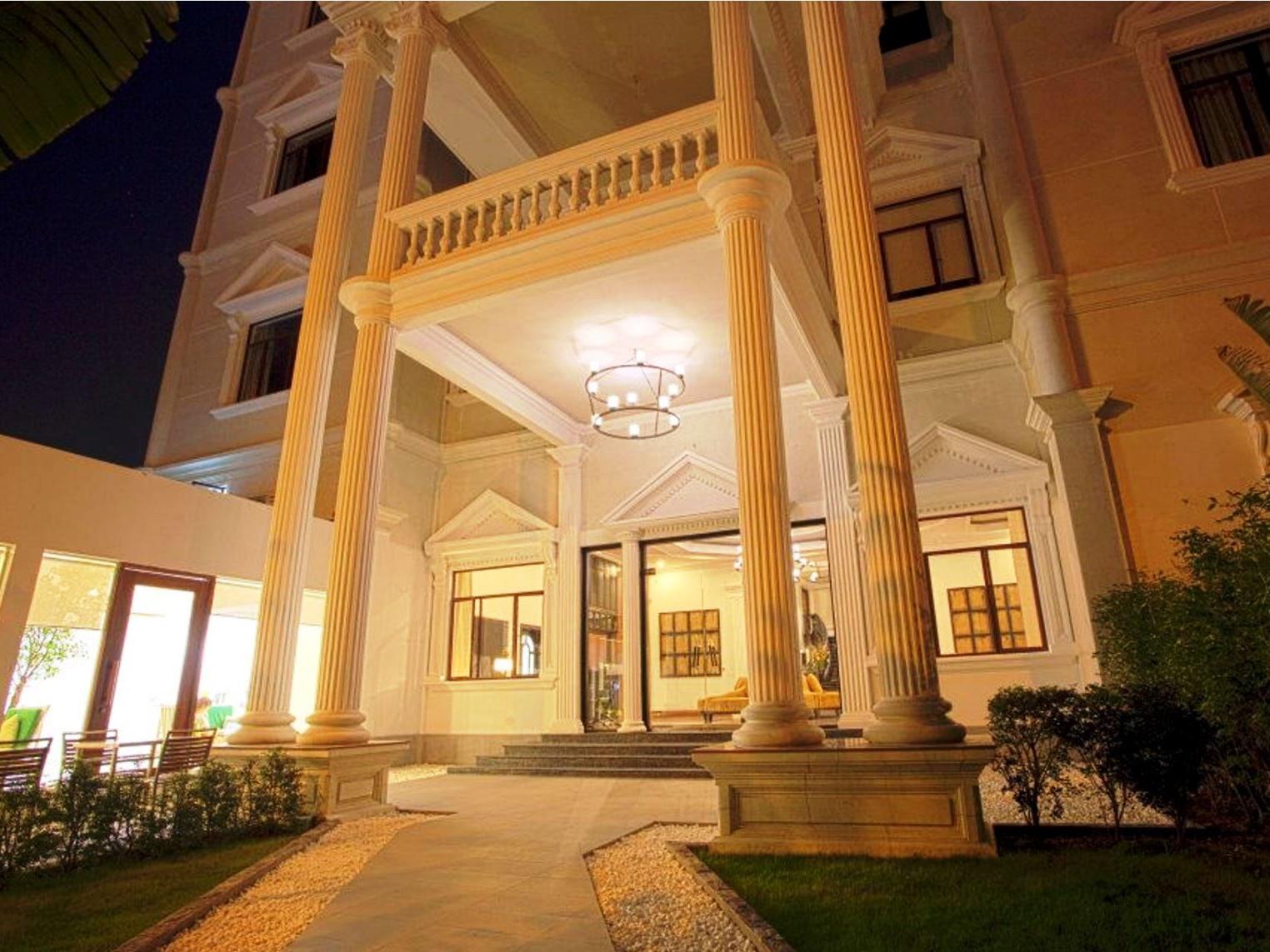 White Mansion Boutique