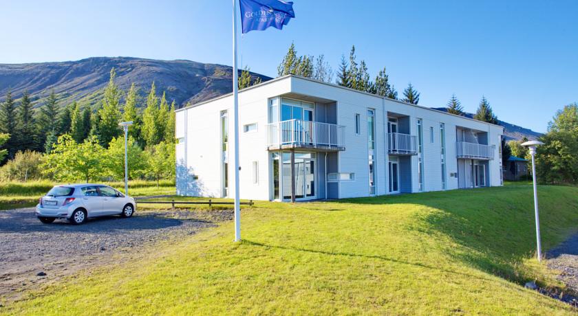 Golden Circle Apartments