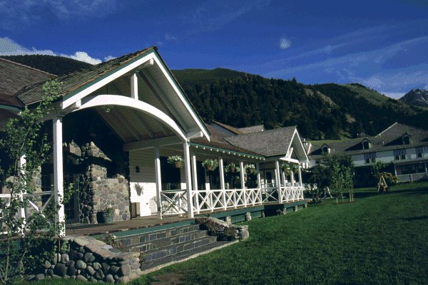 Chico Hot Springs Lodge