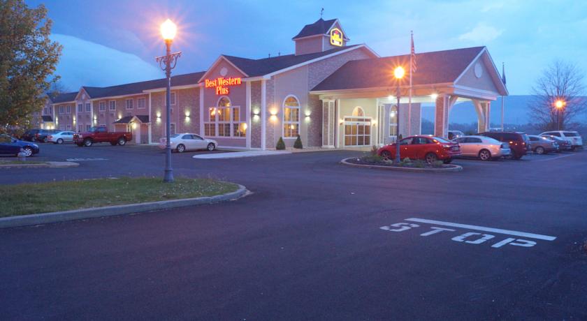 Best Western Inn & Suites at the Commons