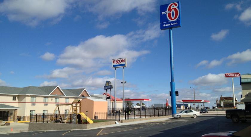 Motel 6 Wall
