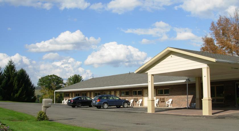 Red Carpet Inn - On the Lake