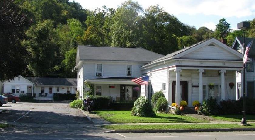 The Colonial Inn & Motel