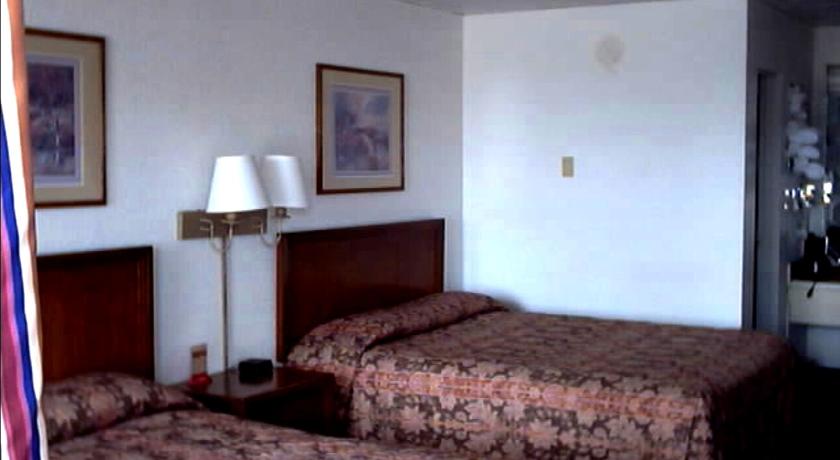 Town and Country Inn Rogers