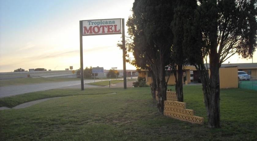 Tropicana Motel Bastrop