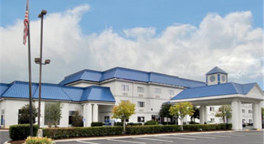 Baymont Inn & Suites Sevierville
