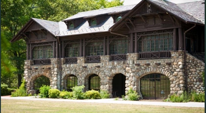 Bear Mountain Inn
