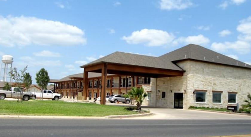 Best Western Pearsall Inn & Suites