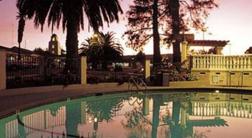 Best Western Plus El Rancho Inn & Suites