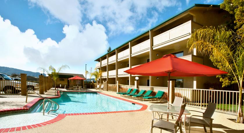 Best Western Plus Forest Park Inn