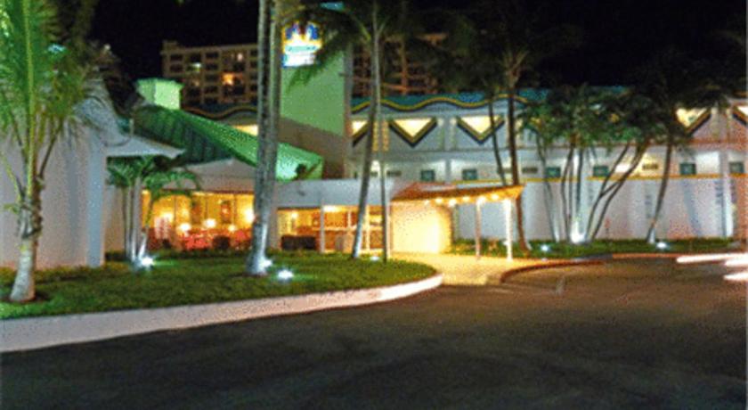 Best Western Plus On the Bay Inn & Marina