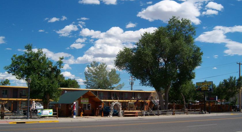 Budget Host Elk Antler Inn