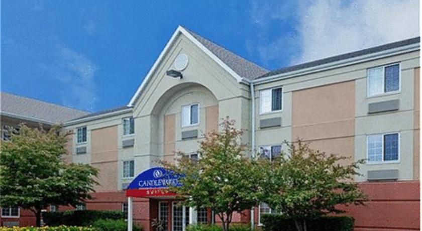 Candlewood Suites  Chicago Waukegan