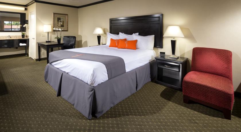 Canoga Hotel at Warner Center