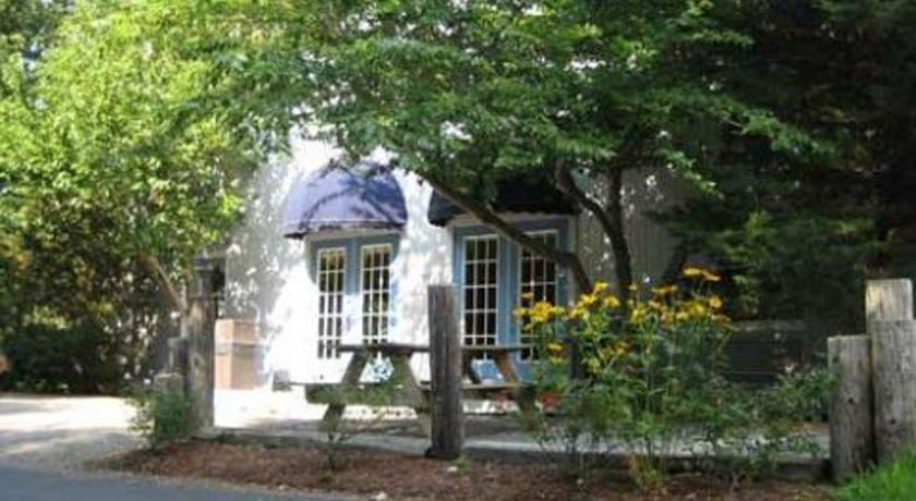 Captains Quarters Motel & Conference Center