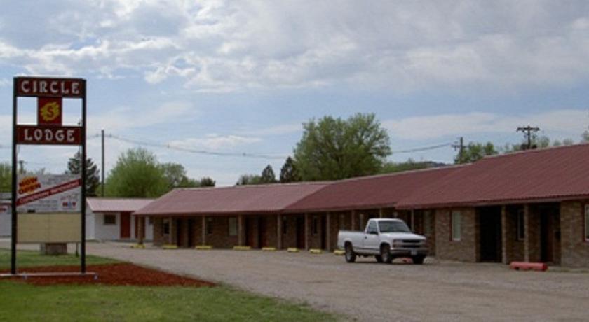 Circle S Lodge
