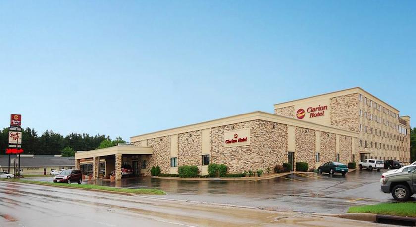 Clarion Hotel and Convention Center Baraboo