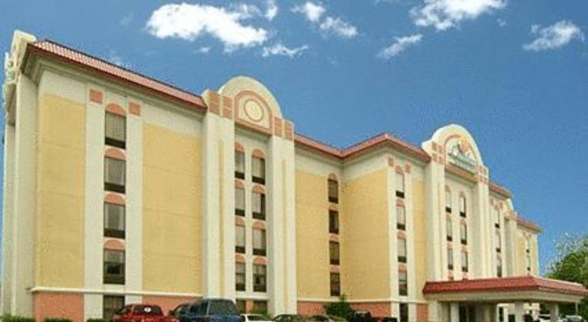 Comfort Inn & Suites Airport