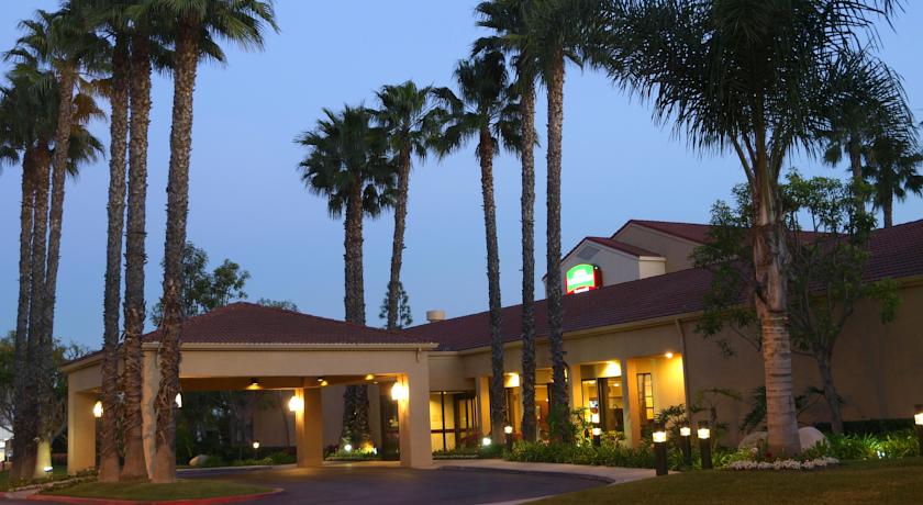 Courtyard Huntington Beach Fountain Valley