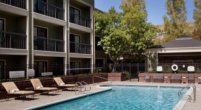 Courtyard San Francisco Larkspur Landing Marin