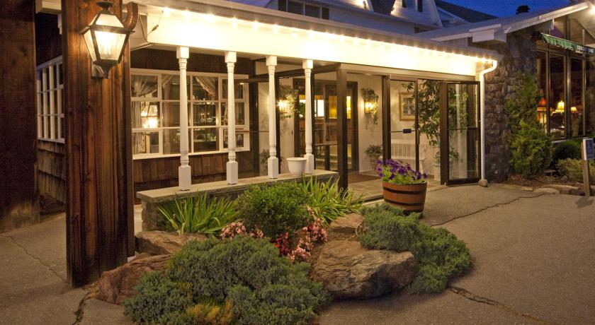 Crescent Lodge & Country Inn