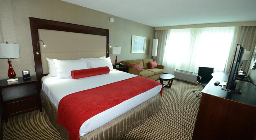 Crowne Plaza Boston Woburn