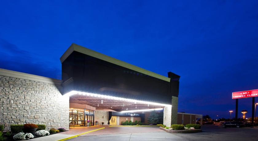 Crowne Plaza Hotel Detroit- Novi