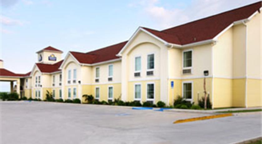Days Inn and Suites Bayou Land