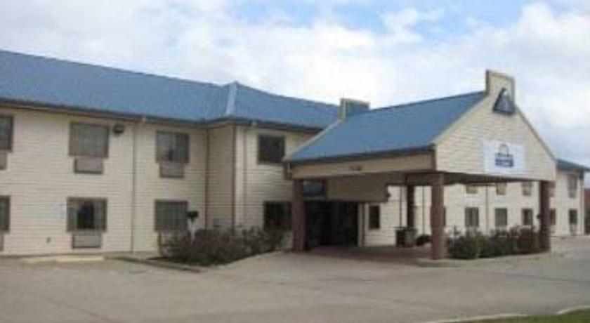 Days Inn and Suites Conroe North