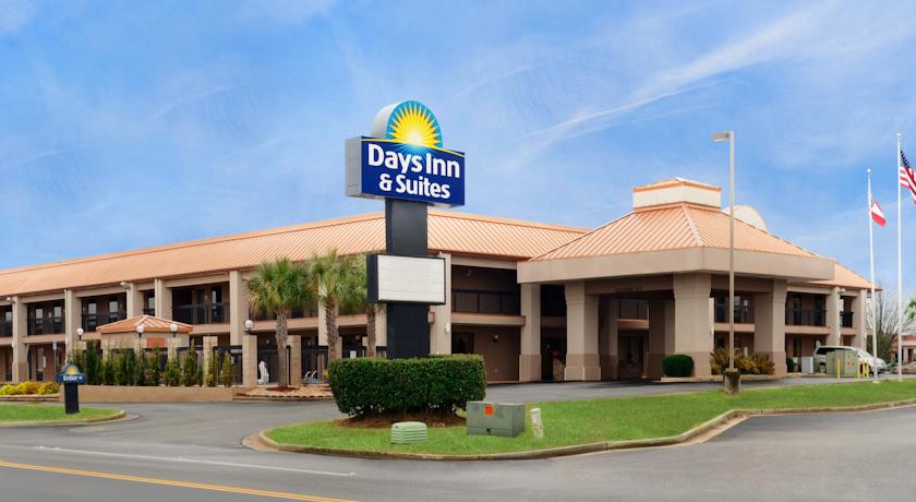 Days Inn and Suites Warner Robins