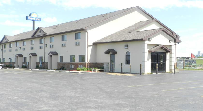 Days Inn Le Roy Bloomington Southeast