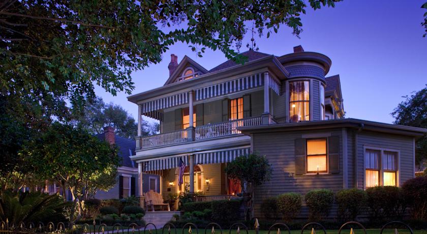 Devereaux Shields House