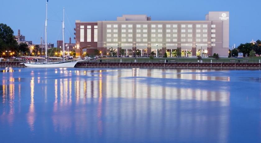 Doubletree Bay City-Riverfront