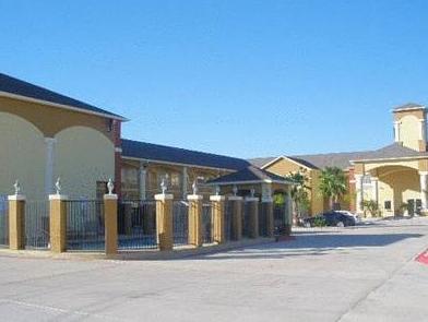 Econo Lodge Inn & Suites Baytown