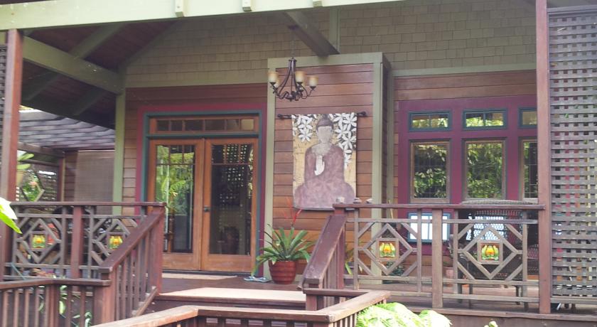 Elegant Pohaku House