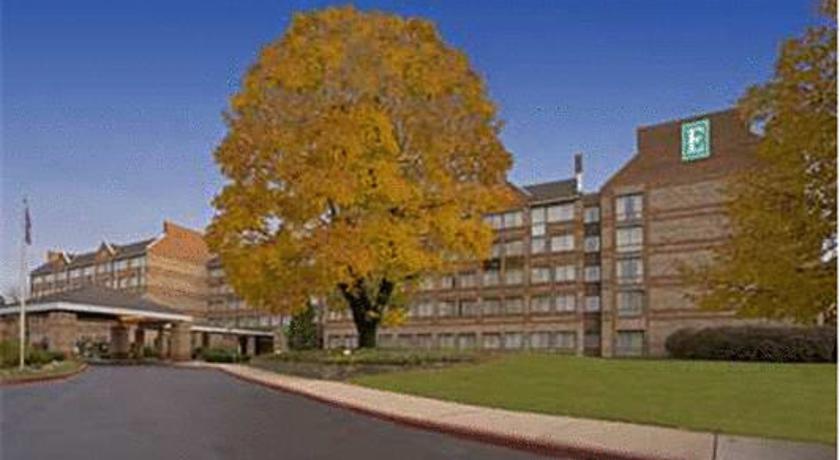 Embassy Suites Philadelphia - Valley Forge