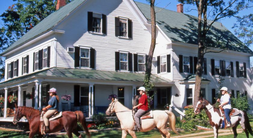 Farm by the River B&B with Stables