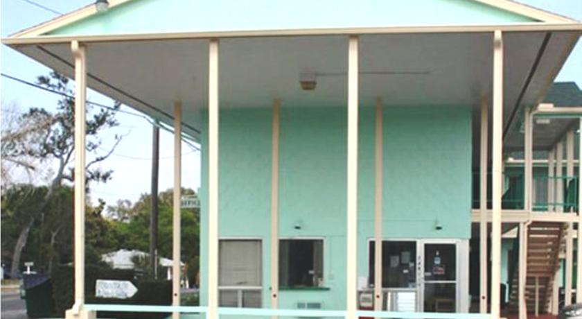 Fountain Inn & Suites