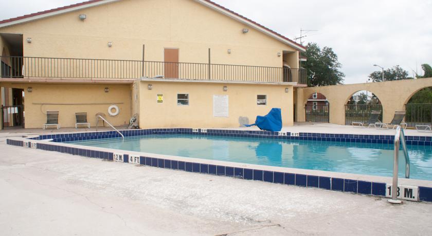 Goldstar Inn and Suites