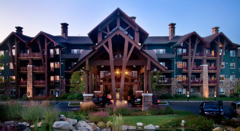 Grand Cascades Lodge