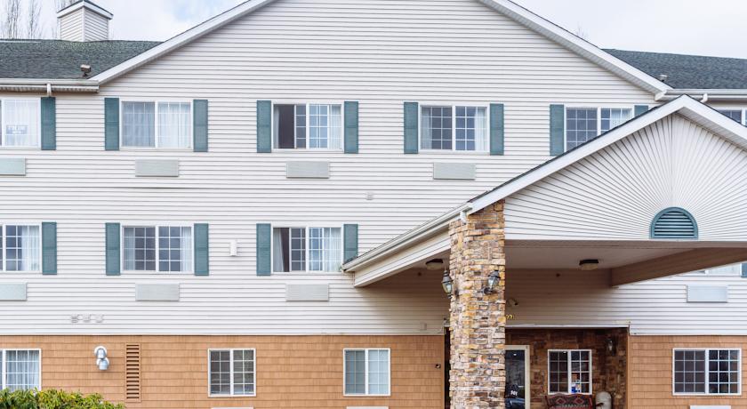 GuestHouse International Inn & Suites