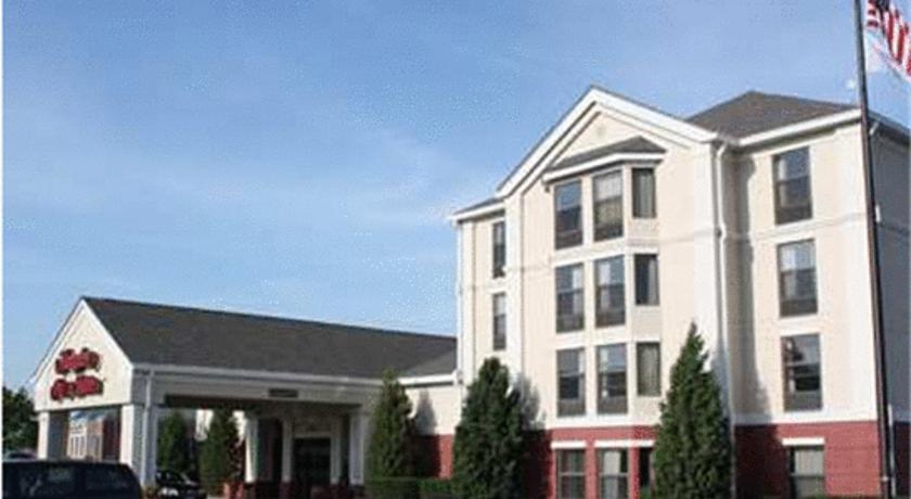 Hampton Inn & Suites Kansas City-Merriam